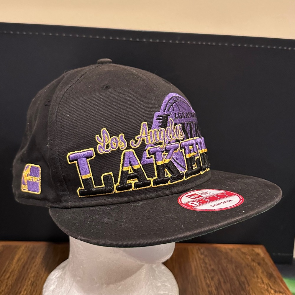New Era 9FIFTY Los Angeles Lakers Snapback Hat Black Hardwood Classics NBA Cap